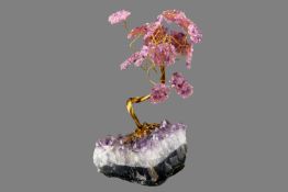 Farbstein Blume mit Sockel Amethyst ca. 397.06 gr. Hoehe: ca 17 cm Breite: ca 9 cm Laenge: ca 8 cm