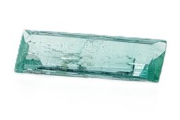 Smaragd 1.62 ct. . Laenge 1.3 mm x Breite 0.4 mm x 0.3 mm
