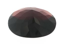Rhodolith zu 20.63 ct. Laenge 20.54 mm. Breite 19.25 mm. Hoehe 6.81 mm