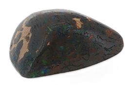 Boulder Opal 21.53 ct.. Laenge ca. 21.32 mm x Breite ca. 18.40 mm x Hoehe ca. 8.28 mm