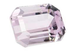 Kunzit. 19.39 ct. Laenge ca.16.36 mm. Breite ca.12.82 mm. Hoehe ca.10.24 mm
