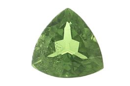 Peridot zu 5.85 ct.. Laenge 11.87 mm. Breite 11.47 mm. Hoehe 7.03 mm