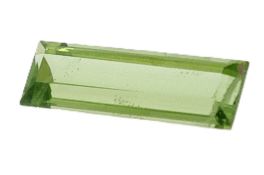 Peridot 4.43 ct.. Laenge ca. 17.08 mm. Breite ca. 5.93 mm. Hoehe ca. 4.20 mm