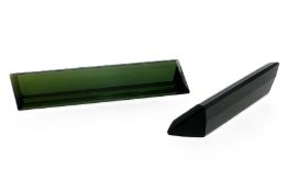 Turmalin Paar zu 17.70 ct.. Laenge ca. 29 mm. Breite ca. 7.06 mm. Hoehe ca.4.26 mm
