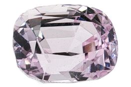 Kunzit. 24.46 ct.. ca. 17.56 x 13.+64 x 13.17 mm