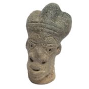 Farbstein ca. 768.33 g. Laenge ca. 17 cm x Breite ca. 12 cm x Hoehe ca. 11 cm