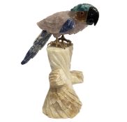 Farbstein Objekt Papagei ca. 1289.85 g Masse Sockel ca. 9x8x13 cm Masse Vogel ca. 21x5.20x9 cm Hoehe