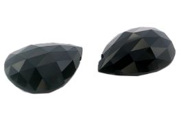 Schwarzer Spinell Paar 27.50 ct.. Laenge 19.98 mm. Breite 12.11 mm. Hoehe 7.5 mm