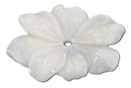 Opal Bluete Handgravur 10.17 ct. Laenge 25.20 mm. Breite 20.91 mm. Hoehe 4.28 mm