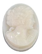 Opal Gemme Handgravur 14.46 ct.. Laenge ca. 25.02 mm x Breite ca. 18.30 mm x Hoehe ca. 5.53 mm