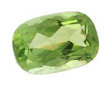 Peridot zu 7.25 ct.. Laenge 14.24 mm. Breite 9.62 mm. Hoehe 6.42 mm
