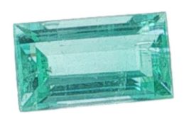 Smaragd 0.98 ct. . Laenge 0.9 mm x Breite 0.4 mm x 0.3 mm