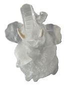 Farbstein Objekt Elefant ca. 3374 gr.Masse ca. 11.50x12.00x23.00 cm. kleiner Bruch am Rechten Stoss.