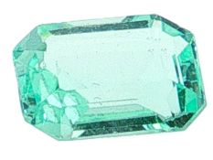 Smaragd 1.88 ct. Laenge 9.11 mm. Breite 6.66 mm. Hoehe 4.44 mm mit Zertifikat