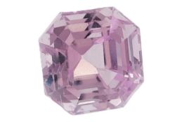 Kunzit. 22.35 ct.. ca. 15.16 x 14.88 x 13.17 mm
