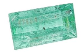 Smaragd 1.71 ct. . Laenge 0.9 mm x Breite 0.5 mm x 0.4 mm