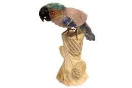 Farbstein Objekt Papagei ca. 1289.85 g Masse Sockel ca. 9x8x13 cm Masse Vogel ca. 21x5.20x9 cm Hoehe