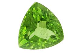 Peridot zu 5.85 ct.. Laenge 11.87 mm. Breite 11.47 mm. Hoehe 7.03 mm