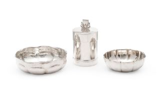 Ensemble de 3 pièces en argent 800 et 925, par Ernest Rothlisberger, Neuchâtel, XXe s., comprenant: