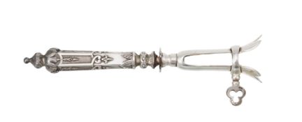 Suite de 12 manches à côtelette en argent et métal argenté, le manche à décor style Régence, long. 1