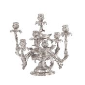 Candélabre à 7 bras de lumière en argent Minerve 1er titre, XXe s., posant sur une base ronde feston