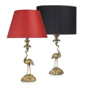 Paire de lampes de salon, XXe s., en laiton et métal doré, figurant un échassier tenant une branche,
