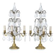 Paire de girandoles de style Louis XV, début du XXe s., en laiton et cristal taillé, quatre feux, h.