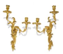 Paire d'appliques de style Louis XV, XIXe s., en bronze ciselé et doré, à décor de feuilles d'acanth