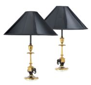 Paire de flambeaux, XXe s., en bronze et métal patiné et doré, à décor d'un éléphant, montés en lamp