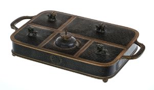 Nécessaire à opium en bronze et émaux cloisonnés, Chine, XIX-XXe s., comprenant: 1 plateau, 1 lampe