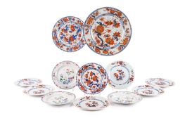Ensemble de 4 assiettes disparates en porcelaine, Chine, dynastie Qing, comprenant: 2 assiettes en p
