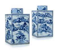 Paire de monumentales boîtes à thé rectangulaires en porcelaine, Chine, dynastie Qing, décor en bleu
