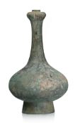 Vase tianqiuping en bronze avec col en forme de gousse d'ail, Chine, dynastie Han, h. 39 cm, 2392g