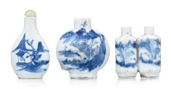 Ensemble de 3 flacons à priser en porcelaine, Chine, XIX-XXe s.: tous au décor en bleu de paysage, f