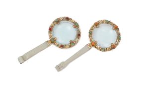 2 loupes avec monture en argent doré et pierres dures, Chine, XXe s., chaque monture en argent ornée