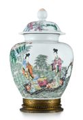 Vase couvert en porcelaine famille rose, Chine, dynastie Qing, avec monture en bronze, décor d'Immor