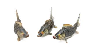 Ensemble de 3 poissons articulés en argent et émail, Chine, moderne, l. 21,5 cm max. (dégâts sur l'u