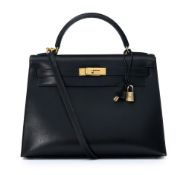 Hermès, sac Kelly 32 Sellier en cuir de box noir, bouclerie plaquée or, tirette et clochette avec 2