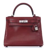Hermès, sac Kelly 28 retourné en cuir Box Rouge Hermès, 2015, bouclerie palladium, tirette et cloche