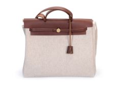 Hermès, sac Herbag 39 en cuir barénia marron et toile H beige, année 2001, tirette et clochette avec