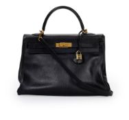 Hermès, sac Kelly 35 Retourné en cuir Ardennes noir, année 2000, bouclerie plaquée or, tirette et cl