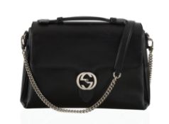 Gucci, sac Interlocking G en cuir cuir noir, poignée sur le dessus, bandoulière chaînette, 24x32 cm