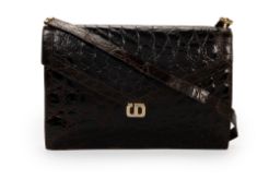 Christian Dior, sac à rabat vintage en crocodile marron foncé, fermoir 'CD' stylisé, bandoulière por