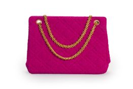 Chanel, sac Mademoiselle en tweed rose fuchsia matelassé, année 1994-96, bandoulière à chaînette en