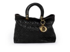 Christian Dior, sac Lady Dior GM vintage en cuir d'agneau noir matelassé cannage, charmes D.I.O.R.,