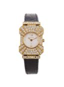 Bucherer, montre en or 750 ornée d'un cadran en nacre et sertie de diamants, années 1980 Mouvement