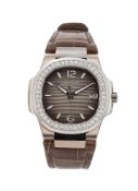 Patek Philippe, Nautilus, réf. 7010G-012, montre en or gris 750 sertie de diamants, circa 2015 Mou