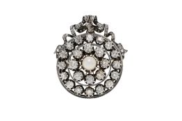 Broche XIXe s., or et argent formée de cercles concentriques sertie de diamants taille ancienne et r