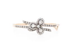 Bracelet XIXe s., transformable en broches et épingle à cheveux or et argent, le centre décoré d'un