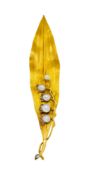 Pince à document XIXe s., en or 56 Kokoshnik figurant une branche de muguet sur une feuille sertie d